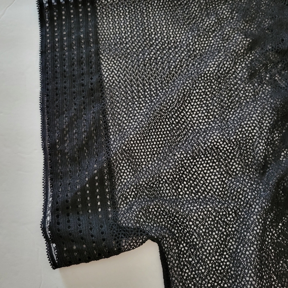 Chic Midnight Lace Robe - Picture 3 of 8